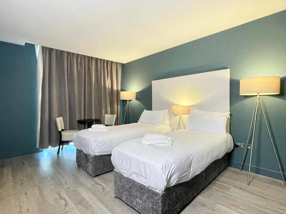 Axiom Park Hotel Room Type - Executive Twin Studio