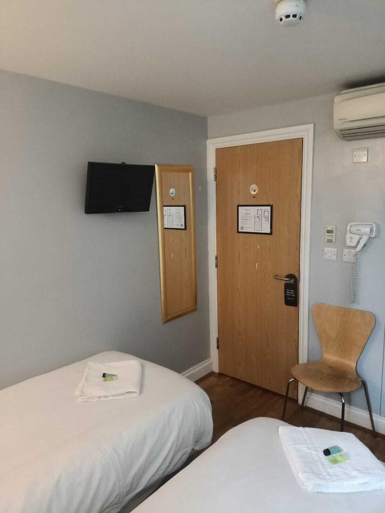 Coronation Hotel Room Type - Standard Triple Room