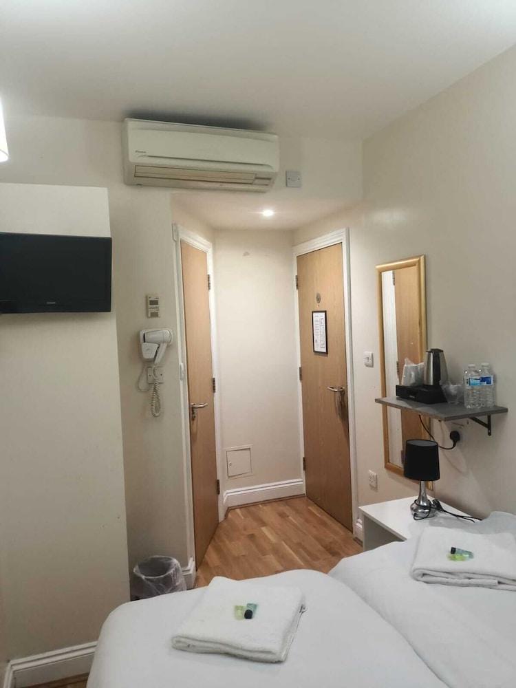 Coronation Hotel Room Type - Standard Twin Room