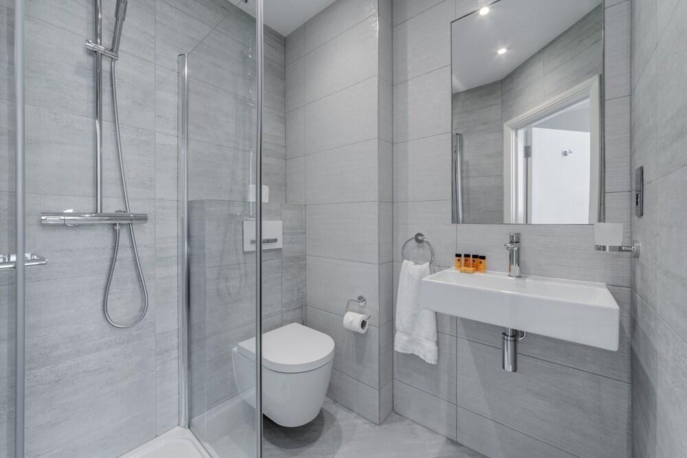 Mornington Victor Hotel London Belgravia - Tap to explore photos