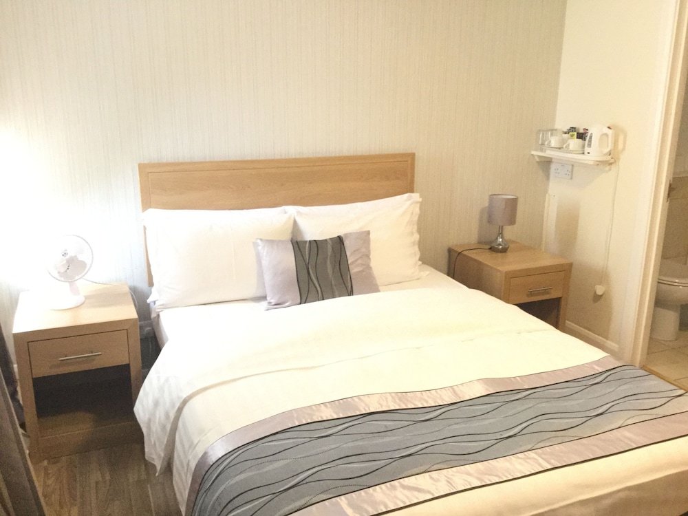 The New London Carlton Hotel & Service Apartments - Tap to explore photos