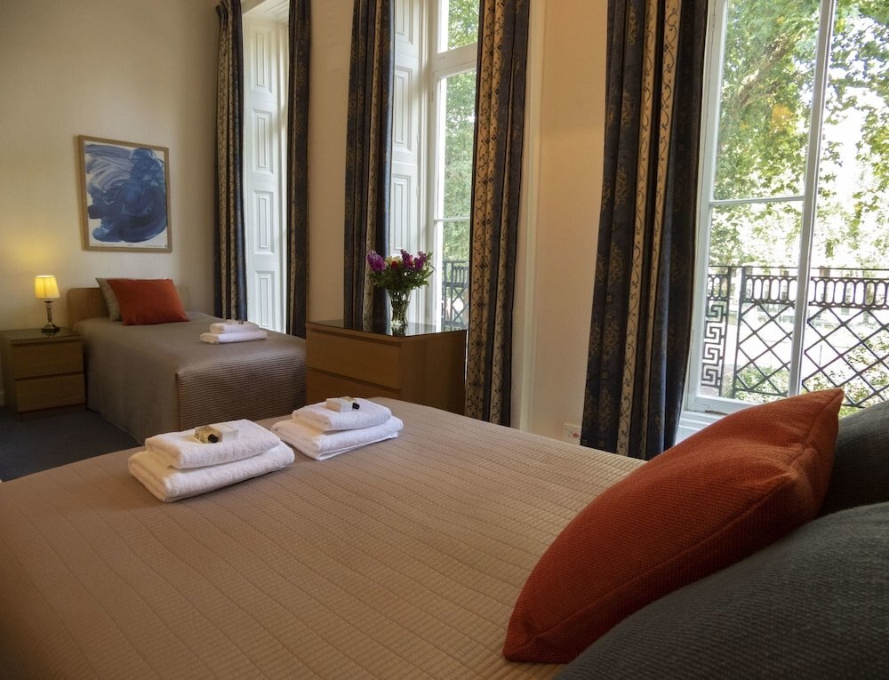 Euro Hotel Room Type - Triple Room, Ensuite
