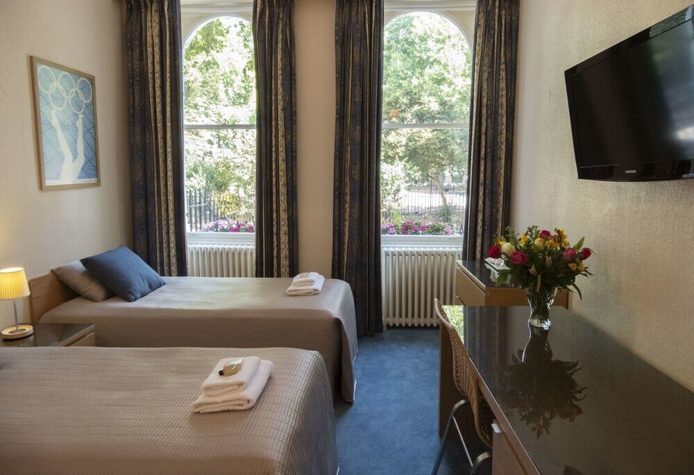 Euro Hotel Room Type - Twin Room, Ensuite