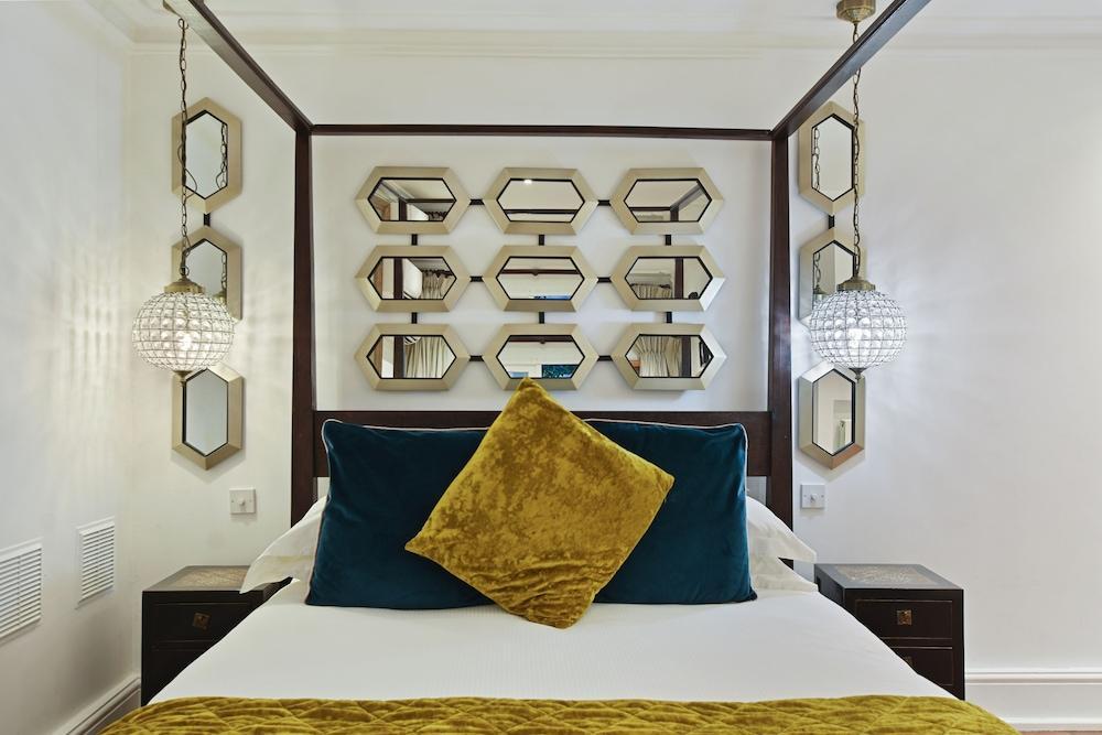 Twenty Nevern Square Hotel Room Type - Junior Suite (lower ground floor)