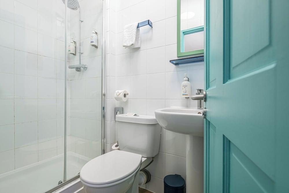 Garner Hotel London Victoria by IHG Room Type - Standard Room, 2 Twin Beds