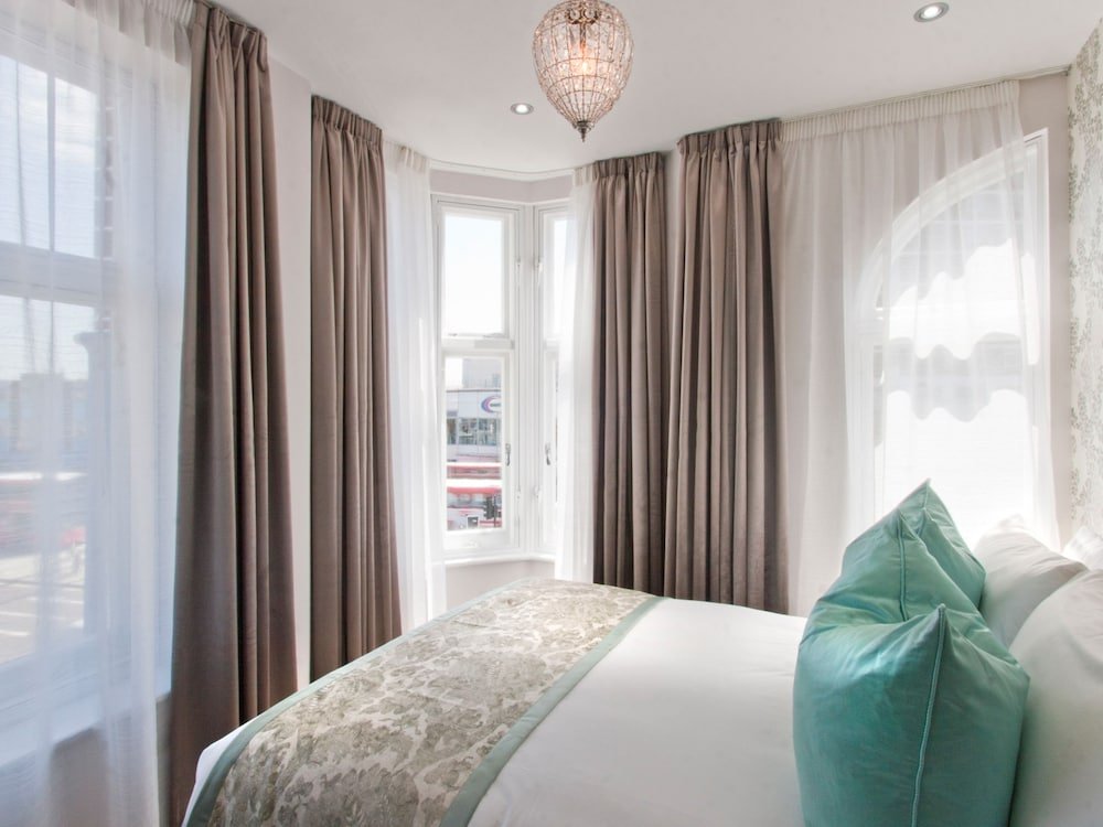 W12 Rooms Room Type - Deluxe Double Room (If extra bed required contact Hotel)