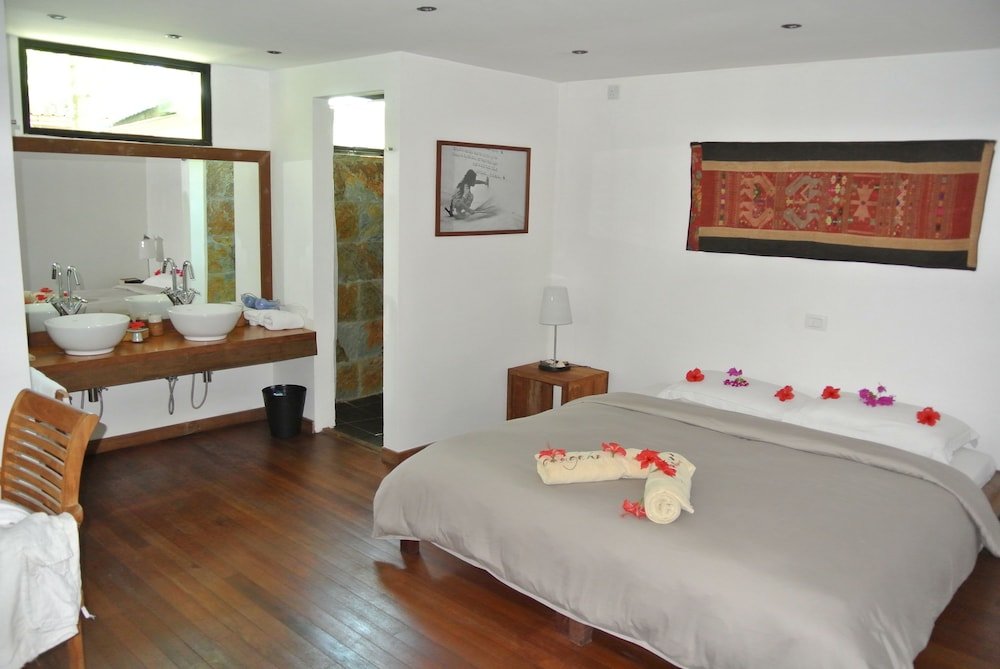 Gangehi Island Resort Room Type - Club Room, 1 King Bed