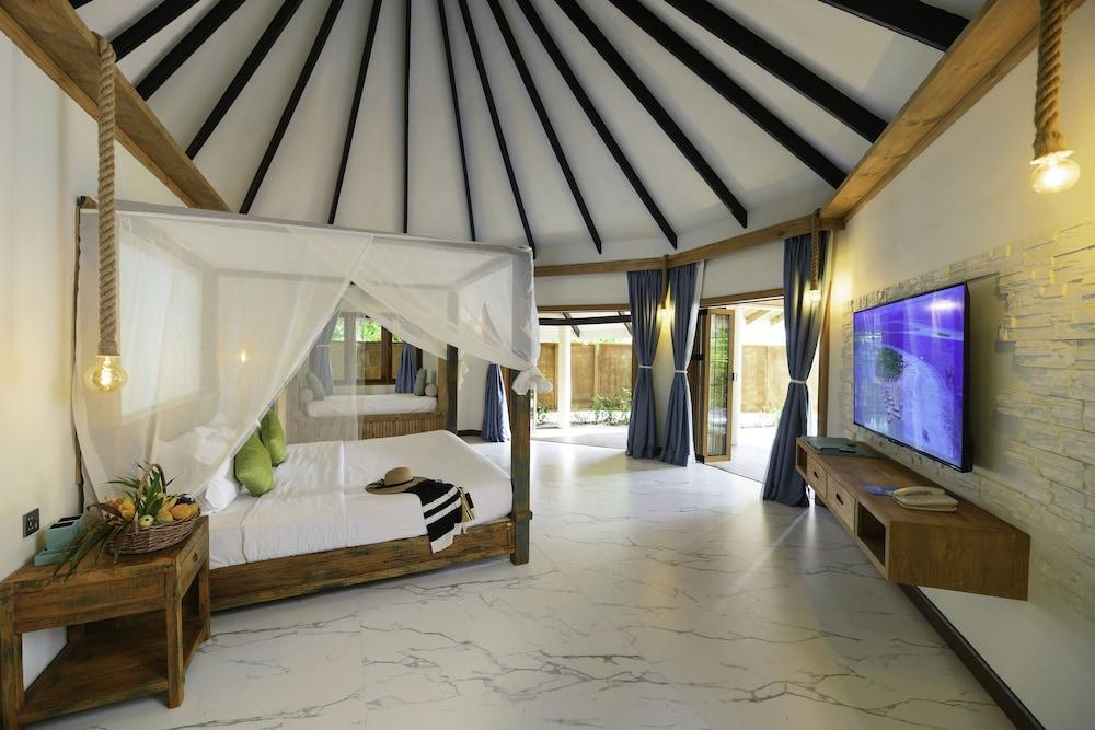 KIHAA Maldives - Tap to explore photos