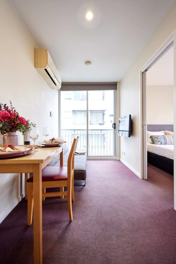 Arrow On Swanston Room Type - Deluxe One Bedroom Apartment Arrow On Swanston Room Type - Deluxe One Bedroom Apartment