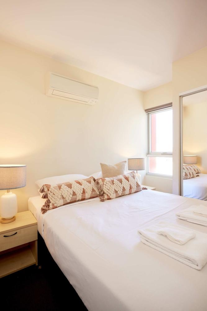 Arrow On Swanston Room Type - Deluxe Two Bedrooms Apartment