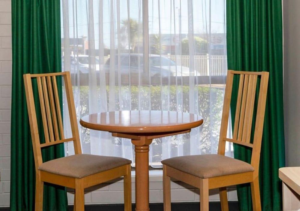 Burwood East Motel Room Type - Standard Queen Room