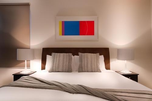 Caroline Serviced Apartments Brighton - Tap to explore photos