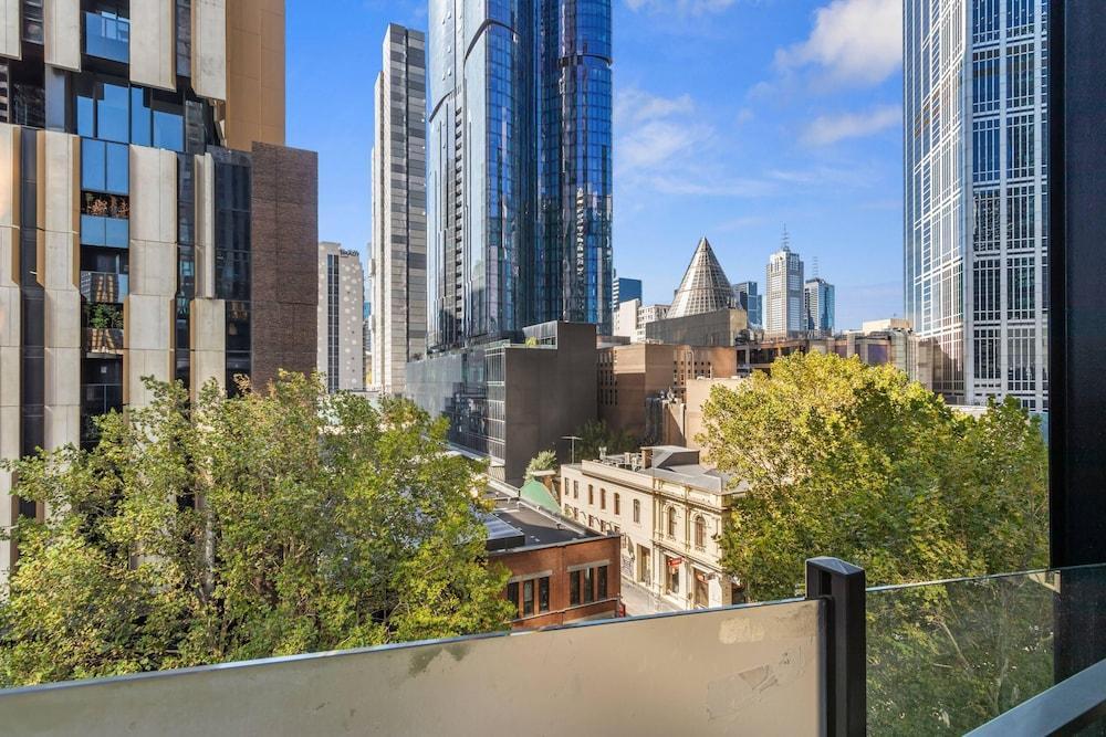Comfort Apartments on Elizabeth Room Type - Premier One Bedroom Apartment with Balcony, City View