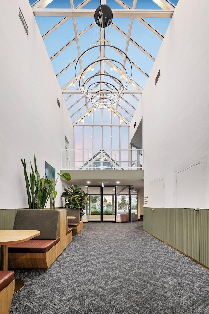 Ciloms Airport Lodge