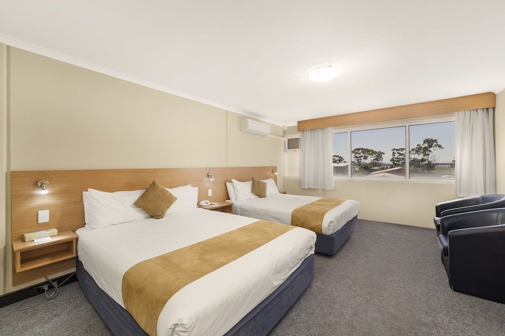 Ciloms Airport Lodge Room Type - Twin Queen Room
