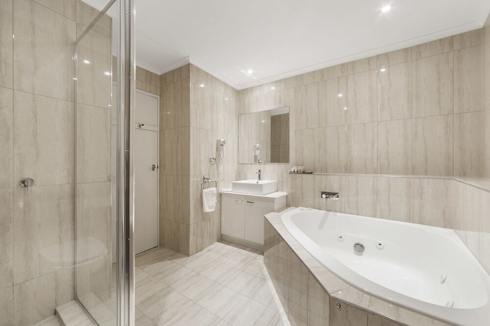 Ciloms Airport Lodge Room Type - Queen Spa Room