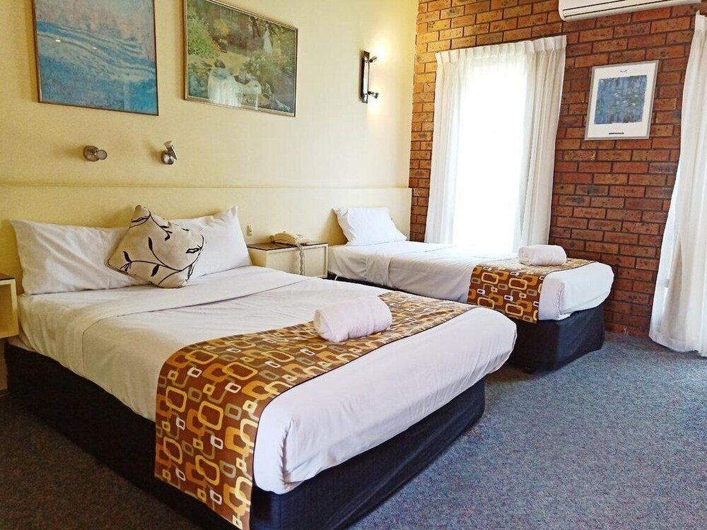 Glen Inn Room Type - Standard Twin Room