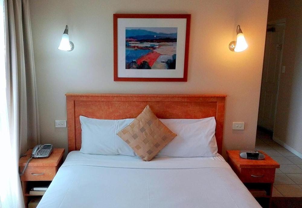 Glen Inn Room Type - Standard Double Room, 1 Queen Bed