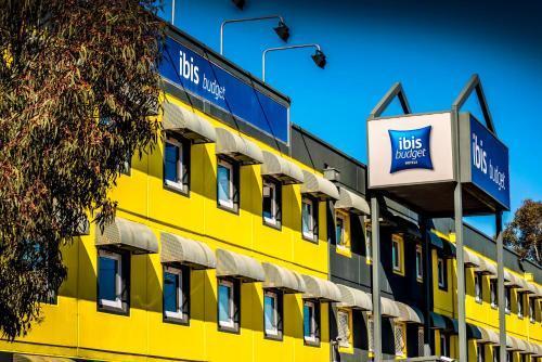 ibis Budget Fawkner - Tap to explore photos