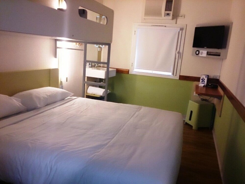 ibis Budget Dandenong Room Type - Standard Room, Multiple Beds