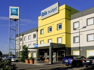 ibis budget Melbourne Airport - Tap to explore photos