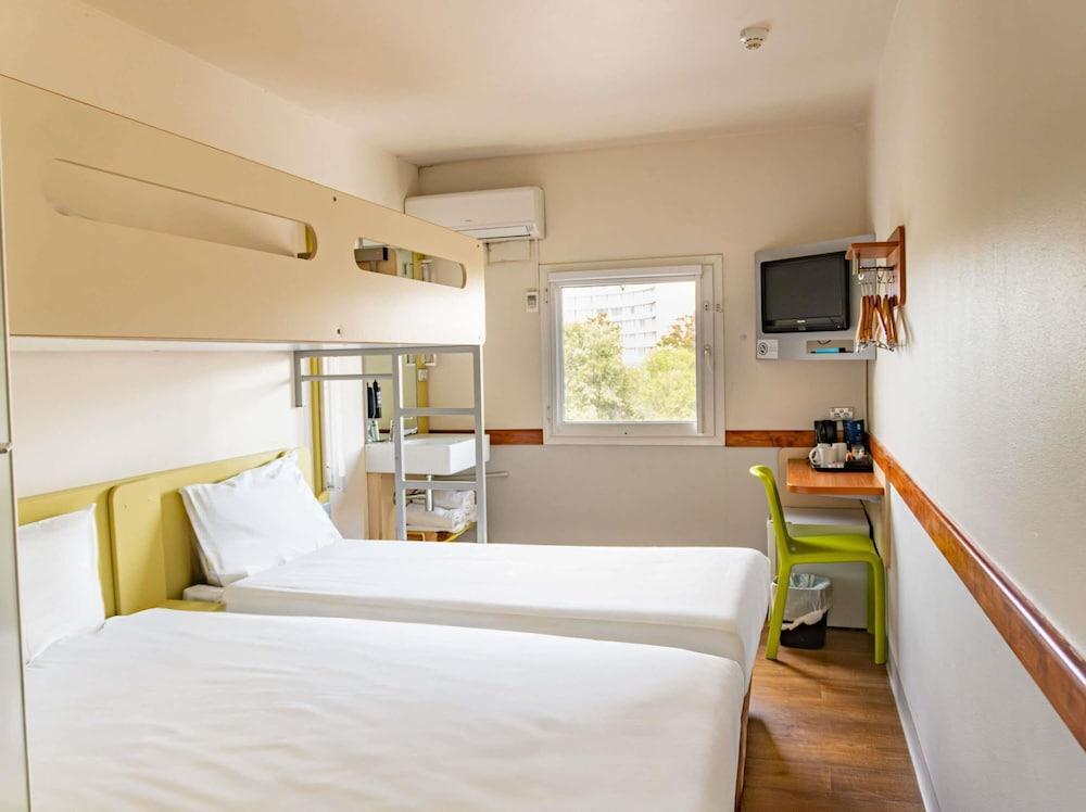 ibis budget Melbourne Airport Room Type - Twin Room with Bunk Bed