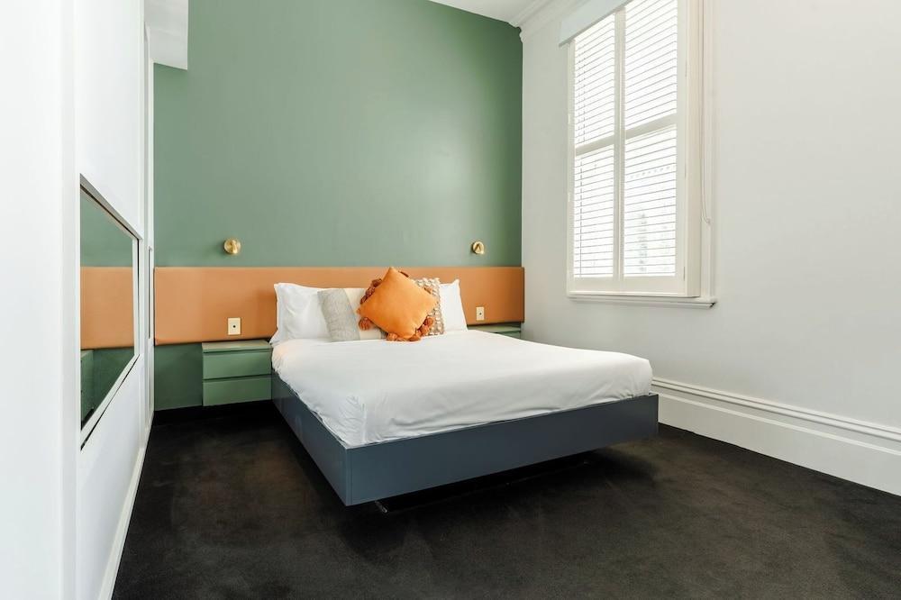 Middle Park Hotel Room Type - Deluxe Queen Room