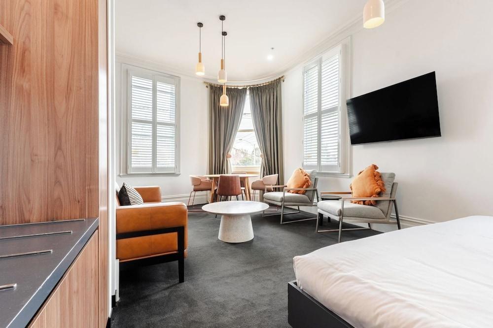 Middle Park Hotel Room Type - King Suite