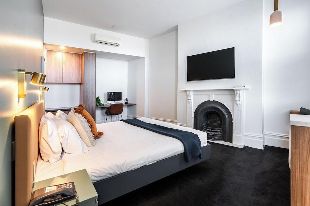 Middle Park Hotel Room Type - King Apartment
