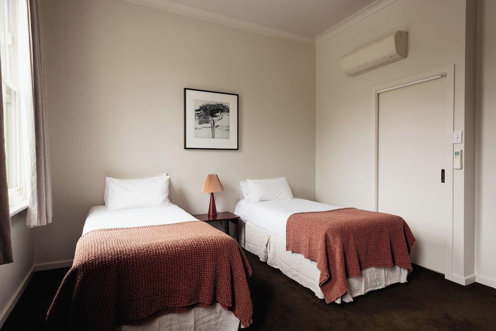 Naughtons Hotel Room Type - Standard Twin Room