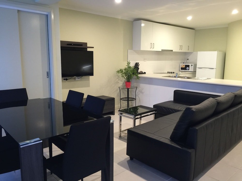 Park Squire Motor Inn and Serviced Apartments - Tap to explore photos
