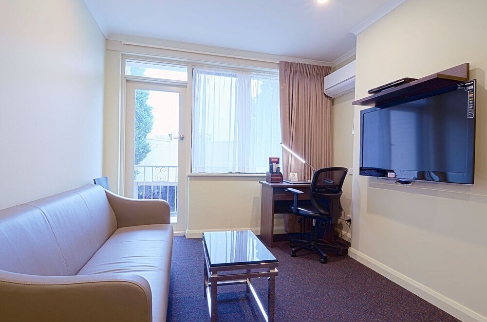 Park Squire Motor Inn and Serviced Apartments Room Type - 1 Bedroom Apartment with Balcony