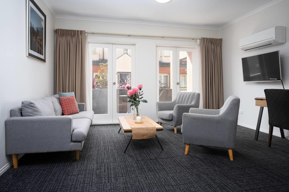 MainStay Suites Kew Room Type - Room, 1 Queen Bed, Non Smoking (Efficiency)
