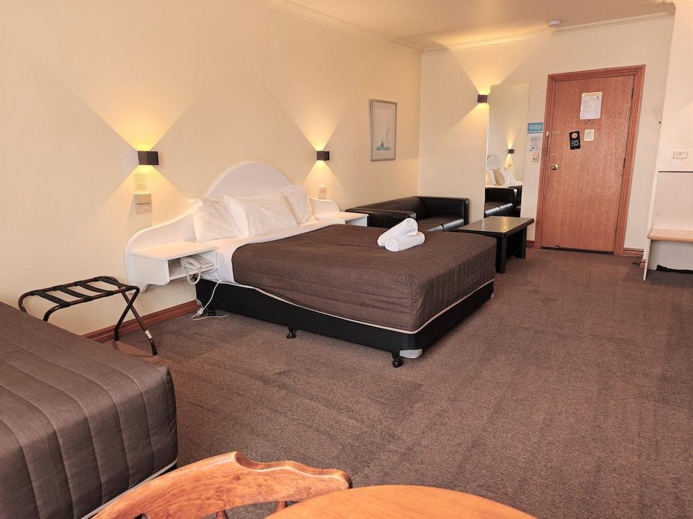 St Georges Motor Inn Room Type - Twin Spa Room