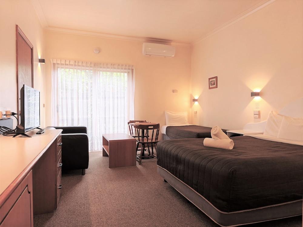 St Georges Motor Inn Room Type - Accessible Twin Room