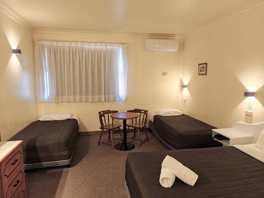 St Georges Motor Inn Room Type - Family Room