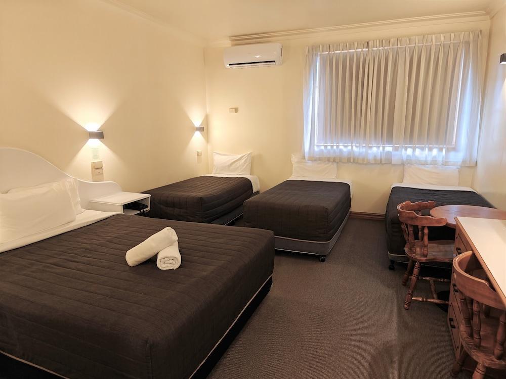 St Georges Motor Inn Room Type - Large Family Room