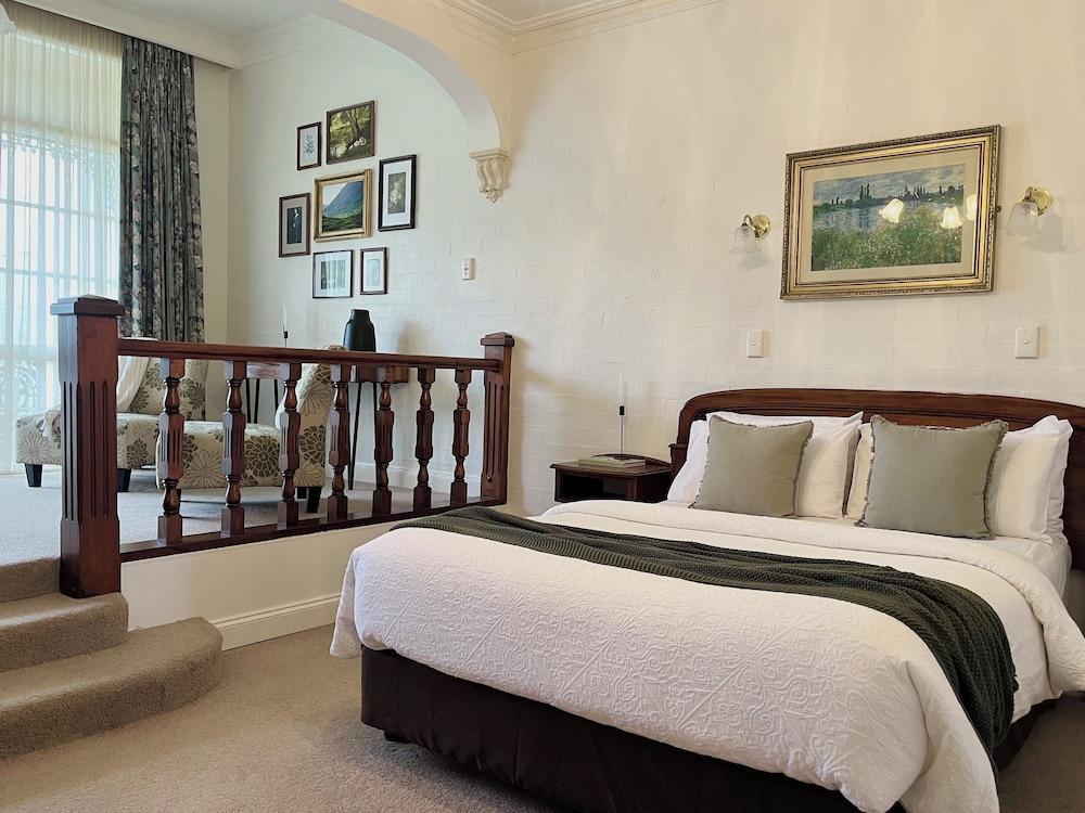 Victoria House Motor Inn Room Type - Deluxe Suite