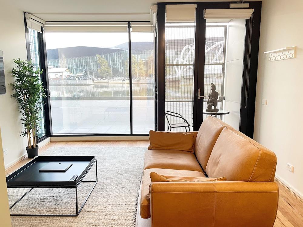 Waterfront Melbourne Apartments - Tap to explore photos