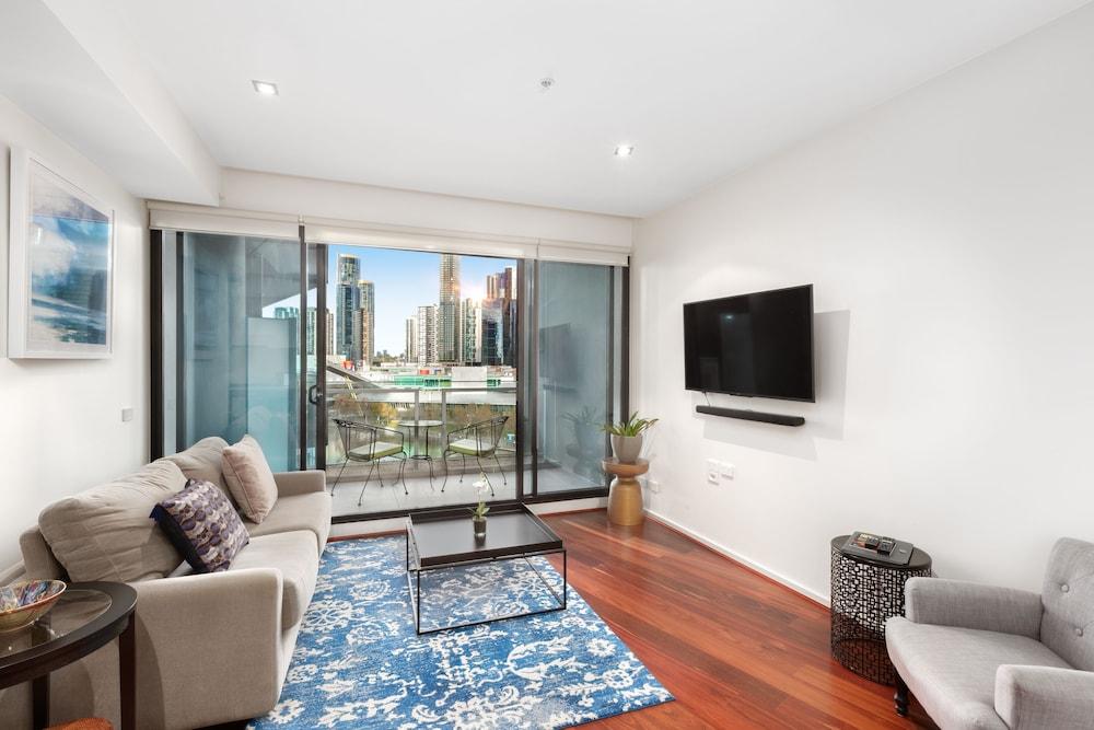 Waterfront Melbourne Apartments Room Type - One Bedroom Apartment River View