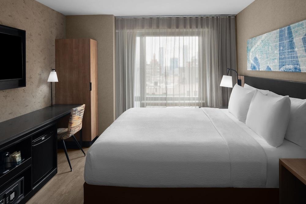 Courtyard by Marriott New York World Trade Center Area - Tap to explore photos