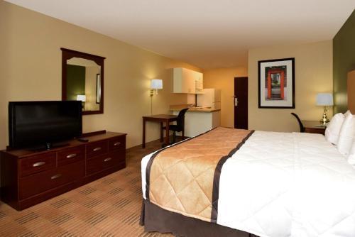 Extended Stay America Suites New York City LaGuardia Airport - Tap to explore photos