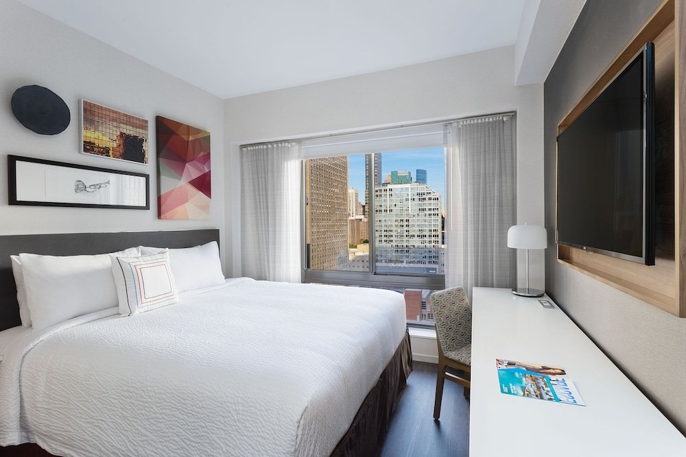 Fairfield Inn & Suites New York Manhattan / Central Park - Tap to explore photos