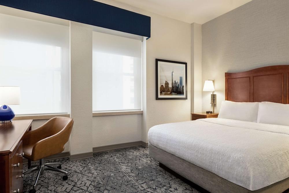 Hampton Inn Manhattan/Downtown-Financial District Room Type - 1 KING BED STUDIO SUITE NS