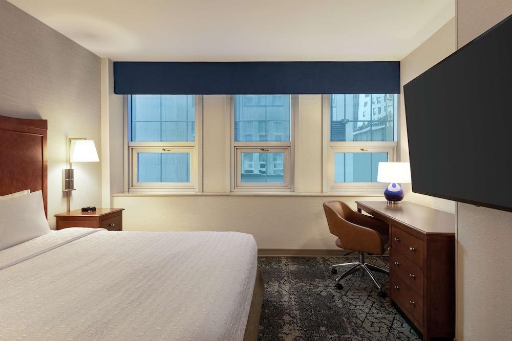 Hampton Inn Manhattan/Downtown-Financial District - Tap to explore photos