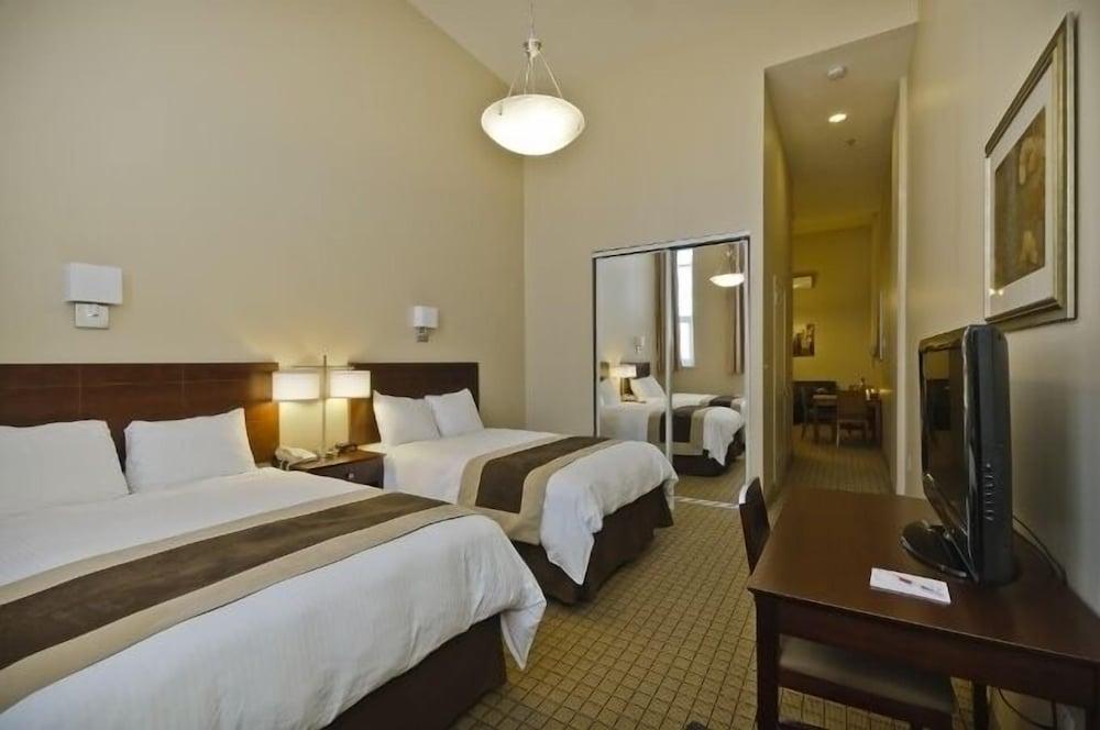 Pointe Plaza Hotel Room Type - Suite, 2 Double Beds
