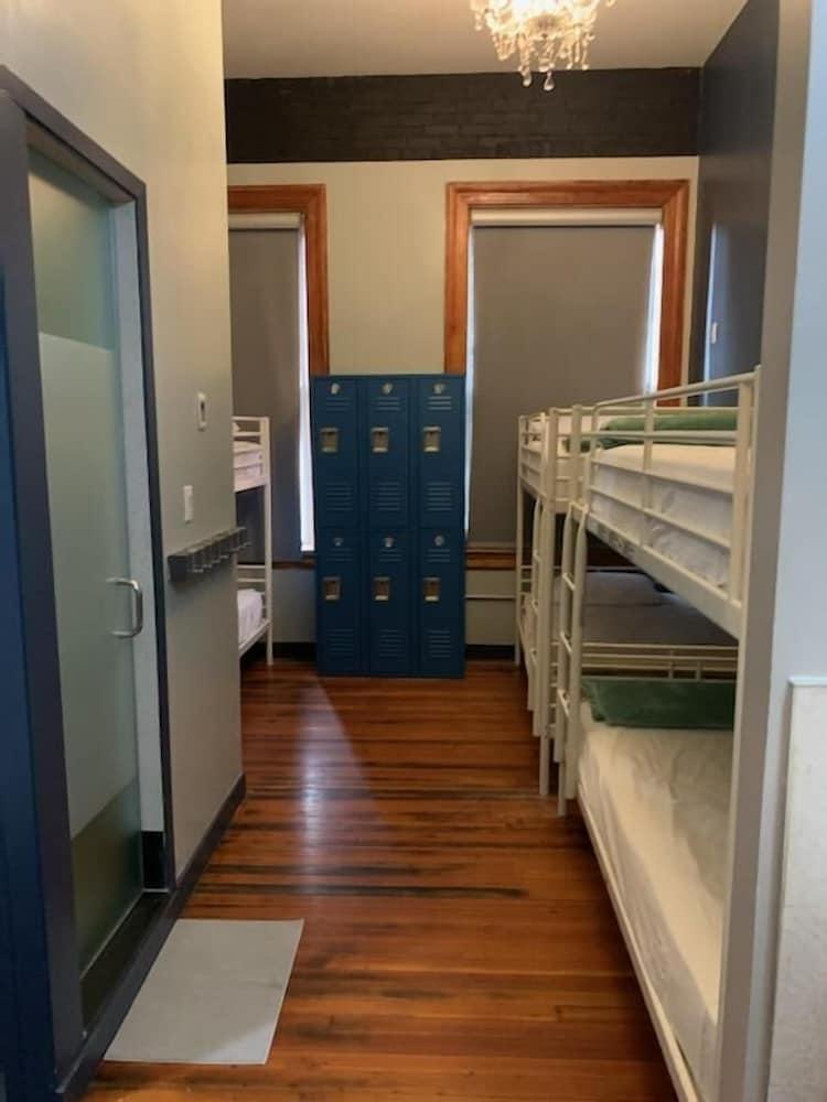 Q4 Hotel & Hostel Room Type - 4 Beds female dormitory