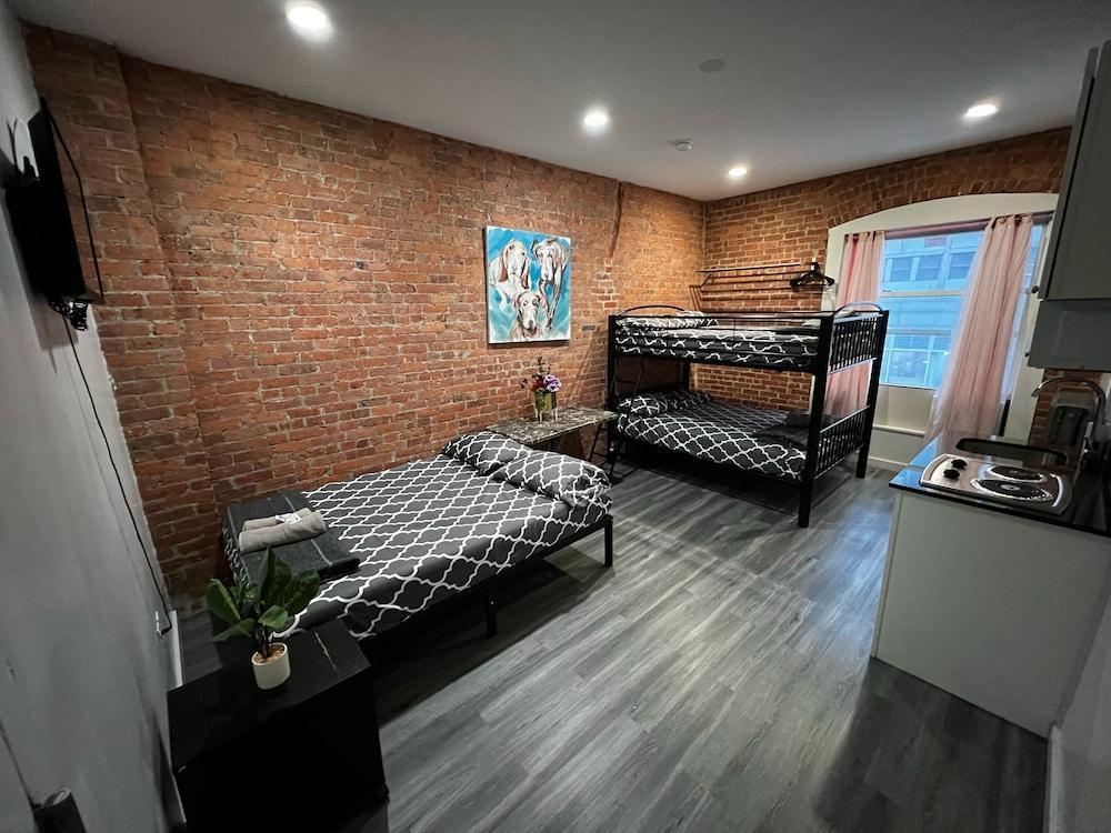 31 Street Broadway Hotel Room Type - Studio 211 with Private Bathroom