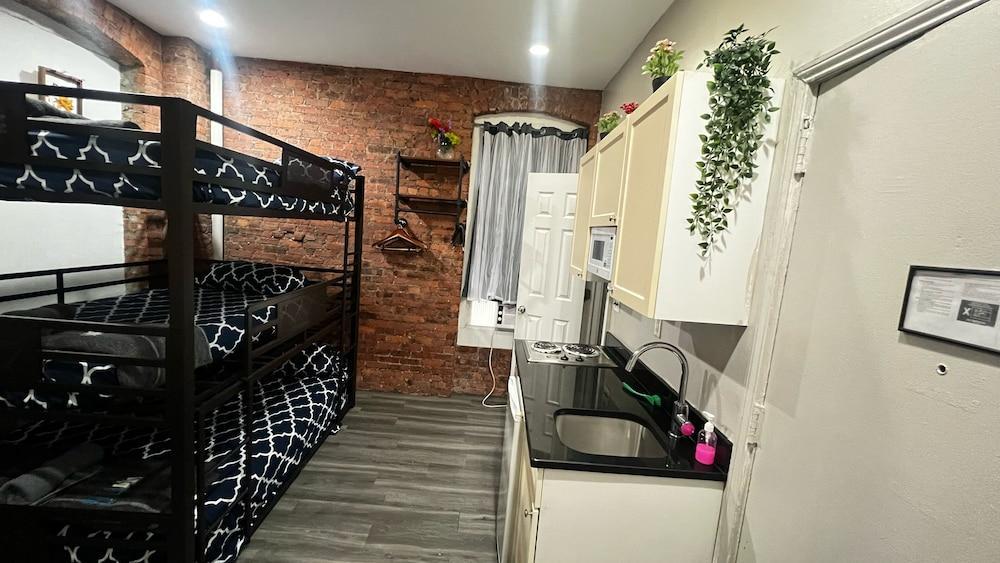 31 Street Broadway Hotel Room Type - 1008 Studio With Private Bathroom