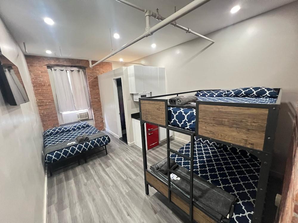 31 Street Broadway Hotel Room Type - Studio 514 | Private Bathroom